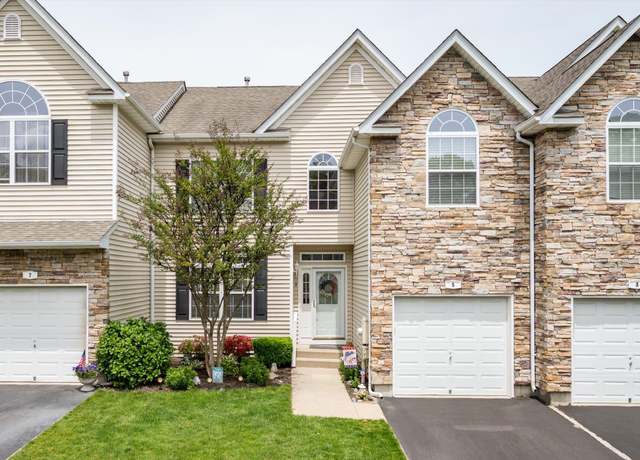 Property at 5 Mantack Path, Kings Park, NY 11754, 3 beds, 2.5 baths