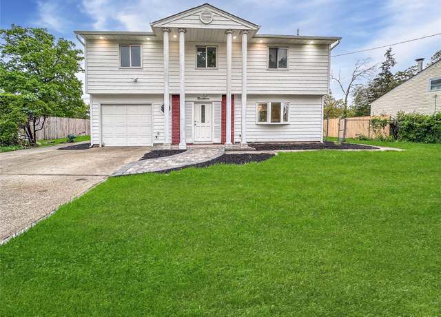 Property at 19 Leaf Ave, Central Islip, NY 11722, 6 beds, 3.5 baths