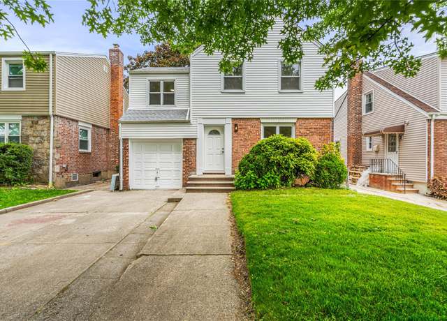 Property at 56-39 Francis Lewis Blvd, Bayside, NY 11364, 3 beds, 2.5 baths