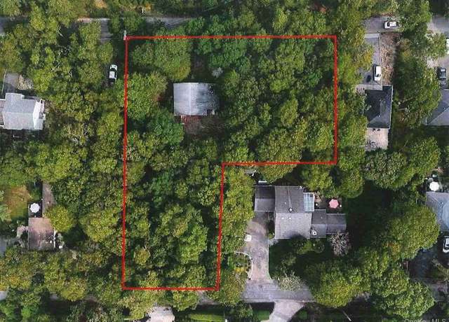 Property at 51 Shore Rd, Hampton Bays, NY 11946, 3 beds, 1 bath