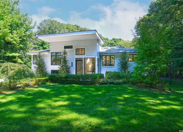Property at 17 Beaumont Dr, Melville, NY 11747, 5 beds, 3 baths