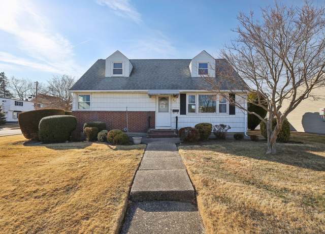 Property at 43 S Oakdale Ave, Bethpage, NY 11714, 4 beds, 2 baths