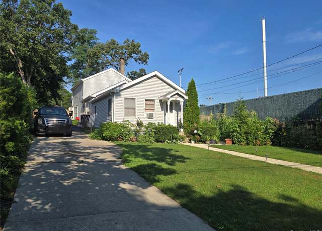 Property at 38 Woodmont Pl, Farmingville, NY 11738, 3 beds, 2 baths