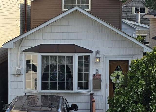 Property at 5 Lincoln St, Baldwin Harbor, NY 11510, 2 beds, 1 bath