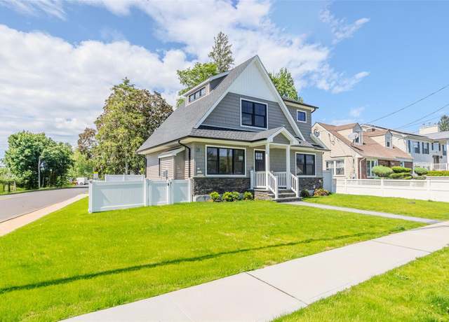 Property at 214 9th St, Hicksville, NY 11801, 4 beds, 3 baths
