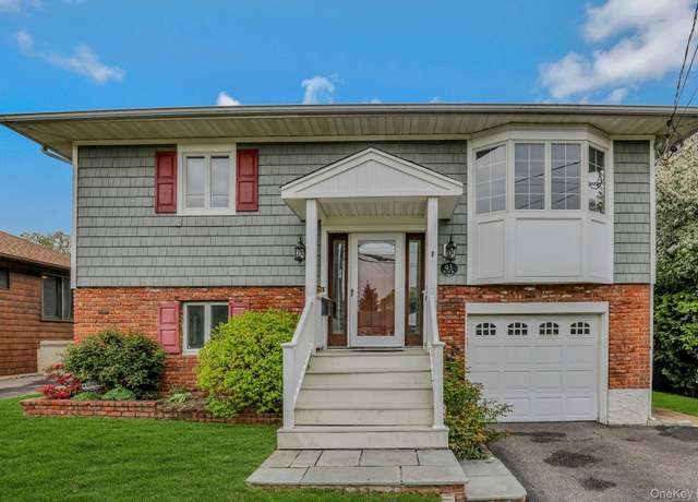 Property at 43 Floyd Pl, East Norwich, NY 11732, 4 beds, 3 baths