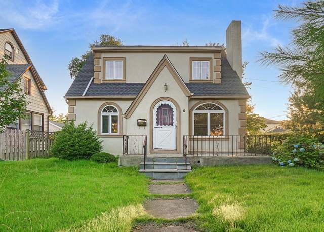 Property at 5 Garfield Pl, Roslyn Heights, NY 11577, 3 beds, 3 baths