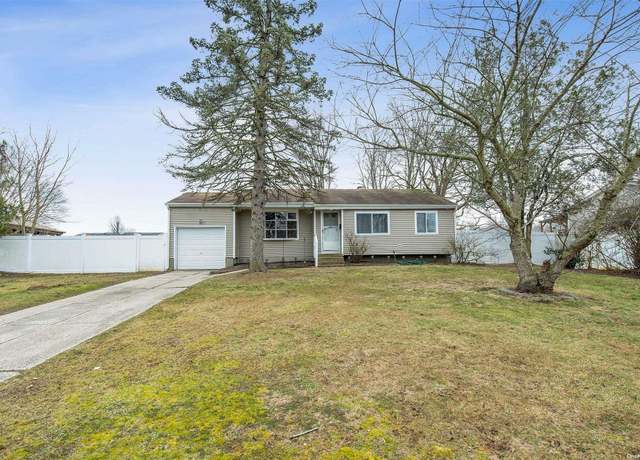 Property at 74 Floyd St, Brentwood, NY 11717, 3 beds, 1.5 baths