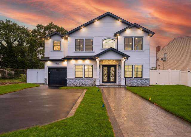 Property at 12 Hoover Ln, Bethpage, NY 11714, 5 beds, 4.5 baths