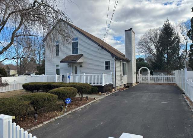 Property at 89 15th St, Wading River, NY 11792, 3 beds, 2 baths