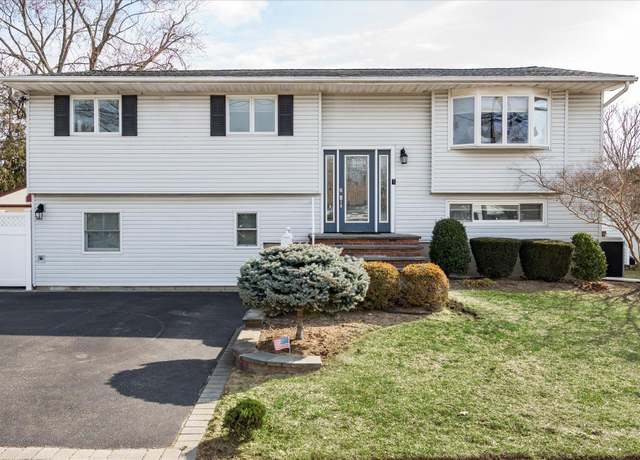 Property at 18 Scherer St, Bethpage, NY 11714, 6 beds, 3 baths