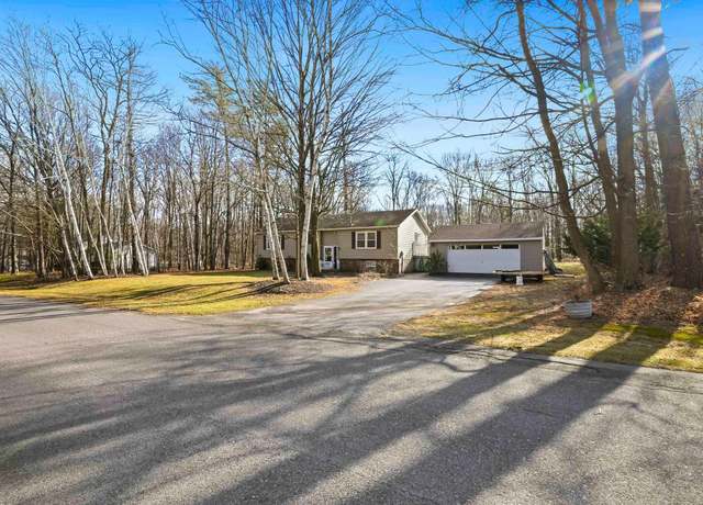 Property at 160 Hickory Hollow Dr, Palenville, NY 12414, 3 beds, 2 baths