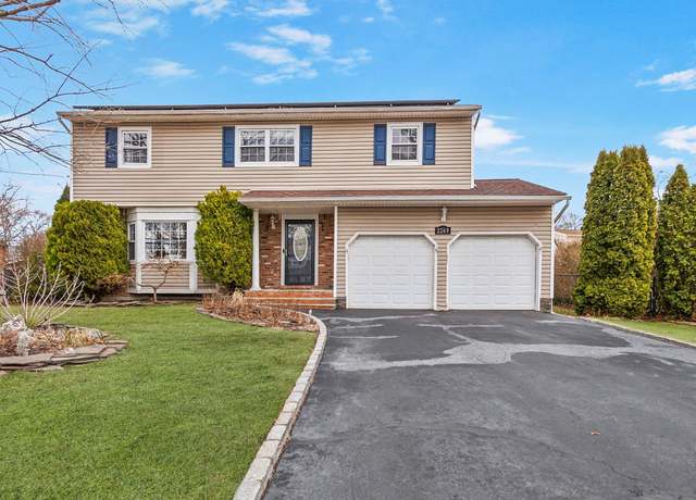 Property at 2269 Locust Ave, Ronkonkoma, NY 11779, 4 beds, 2.5 baths