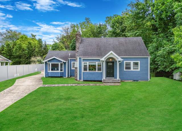 Property at 6 Youngs Ln, Setauket, NY 11733, 5 beds, 2.5 baths