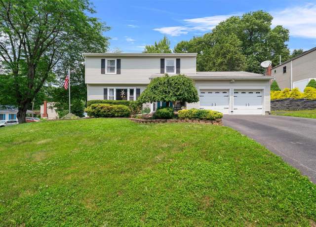 Property at 100 Shelly Ct, Cornwall, NY 12518, 4 beds, 2.5 baths