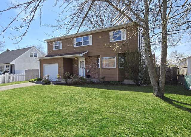 Property at 80 Lakewood Ave, Lake Ronkonkoma, NY 11779, 4 beds, 2.5 baths