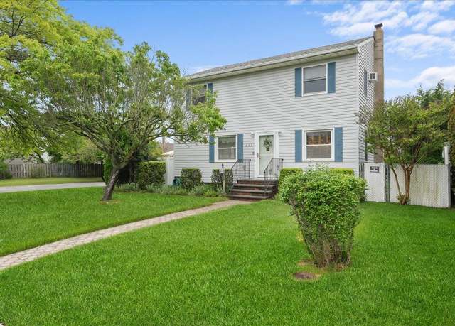 Property at 803 Granada Pkwy, Lindenhurst, NY 11757, 4 beds, 2 baths