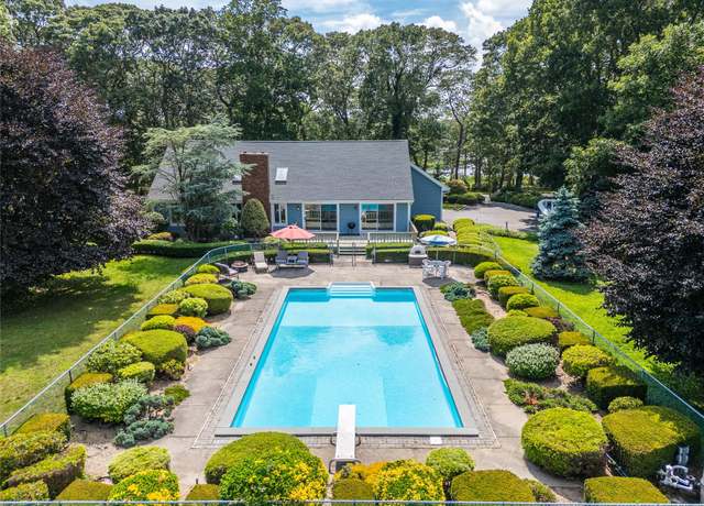 Property at 250 Peconic Bay Blvd, Aquebogue, NY 11931, 3 beds, 2.5 baths