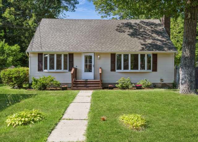 Property at 237 Clay Pitts Rd, East Northport, NY 11731, 4 beds, 3 baths