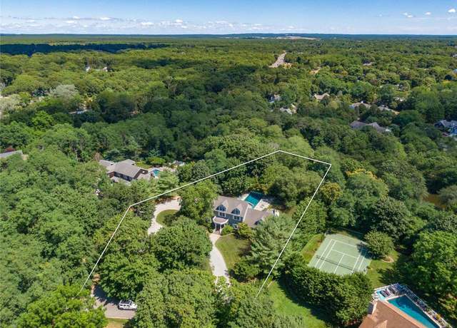 Property at 4 Hidden Pond Ln, Westhampton, NY 11977, 4 beds, 6 baths