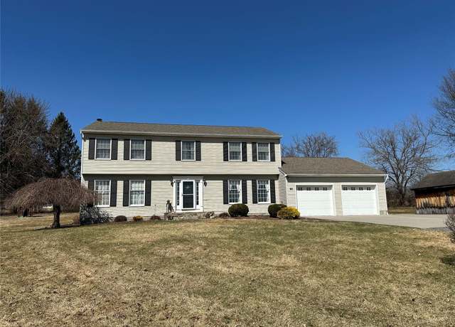 Property at 90 River Glen Rd, Wallkill, NY 12589, 4 beds, 2.5 baths