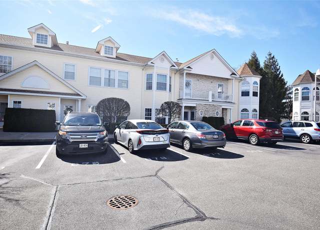 Property at 603 Narragansett Villas Dr, Lindenhurst, NY 11757, 2 beds, 2 baths