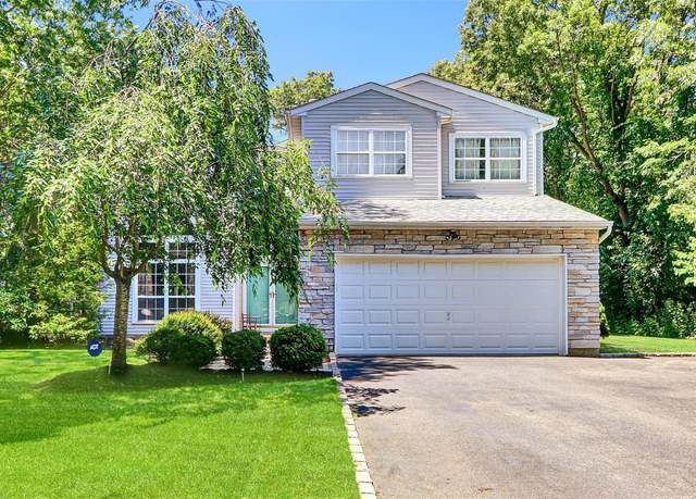 Property at 59 Arbor Field Way, Lake Grove, NY 11755, 4 beds, 2.5 baths