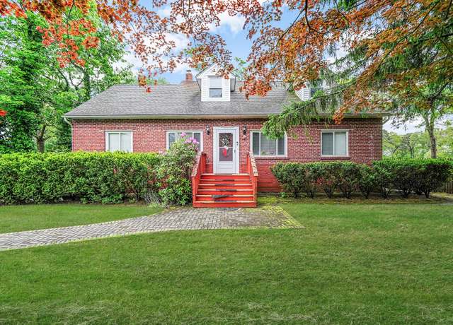 Property at 1817 Lincoln Ave, Holbrook, NY 11741, 5 beds, 2 baths