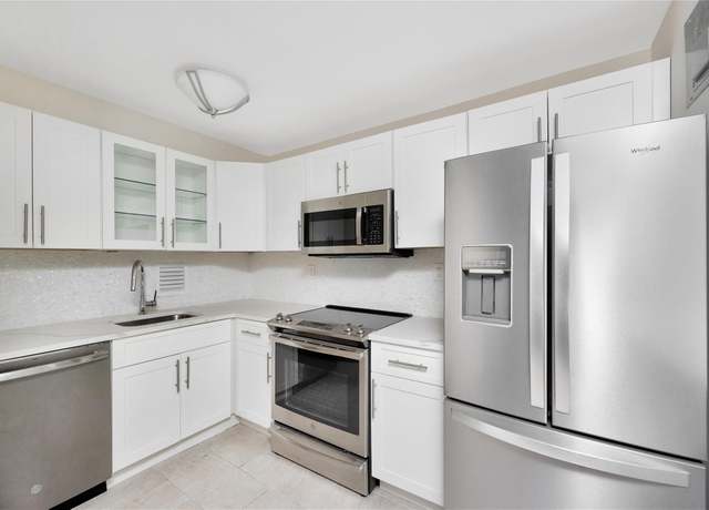 Property at 167-05 12 Ave Ave. Unit 4B, Beechhurst, NY 11357, 3 beds, 1 bath