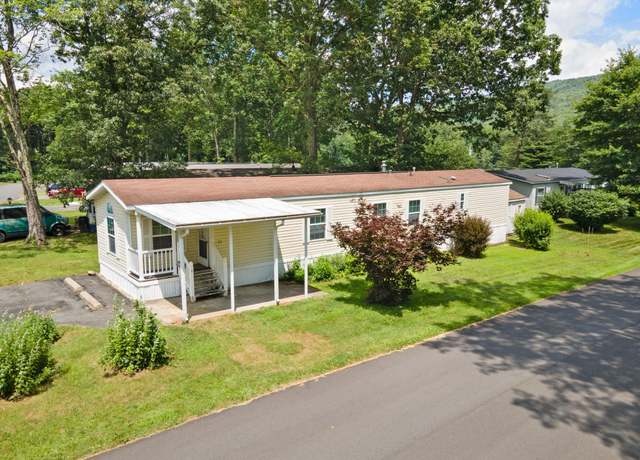 Property at 22 Shelley Ln, Wurtsboro, NY 12790, 2 beds, 1 bath