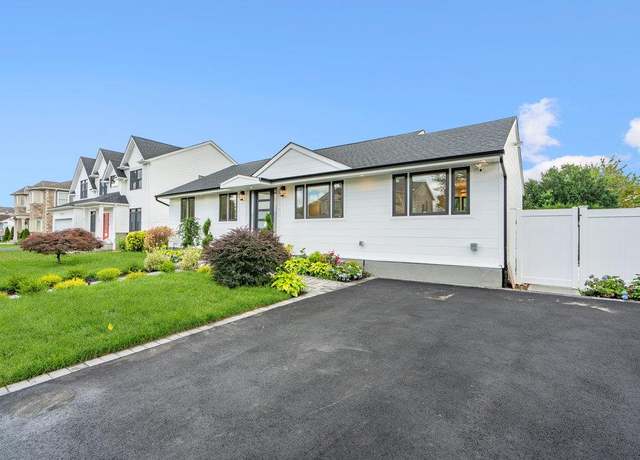 Property at 31 Kalda Ln, Plainview, NY 11803, 4 beds, 3 baths