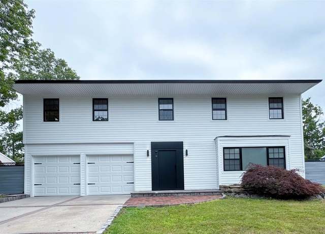 Property at 26 Roseanne Dr, Woodbury, NY 11797, 4 beds, 2.5 baths