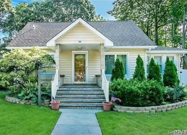 Property at 2 Twain St, North Baldwin, NY 11510, 3 beds, 2 baths