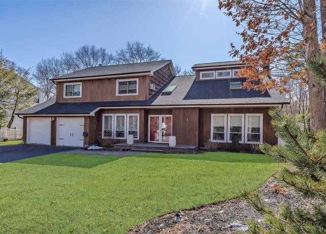 Property at 10 Rosemary Ct, Manorville, NY 11949, 4 beds, 2.5 baths