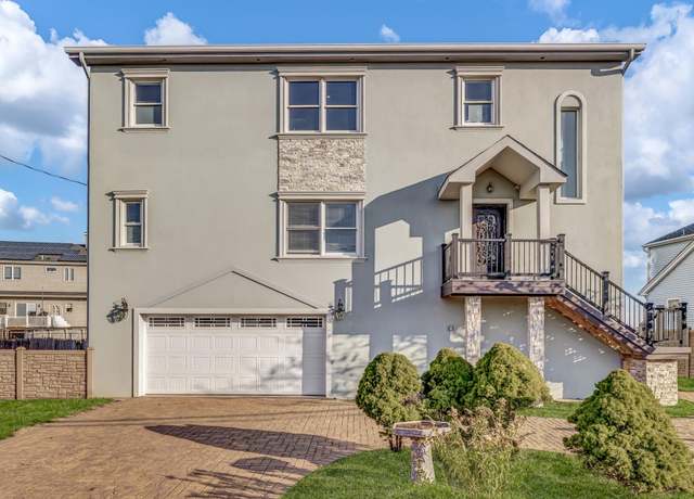 Property at 125 S Bay Dr, Babylon, NY 11702, 5 beds, 3.5 baths