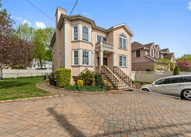 Property at 59 Sprain Rd, Yonkers, NY 10710, 4 beds, 4 baths