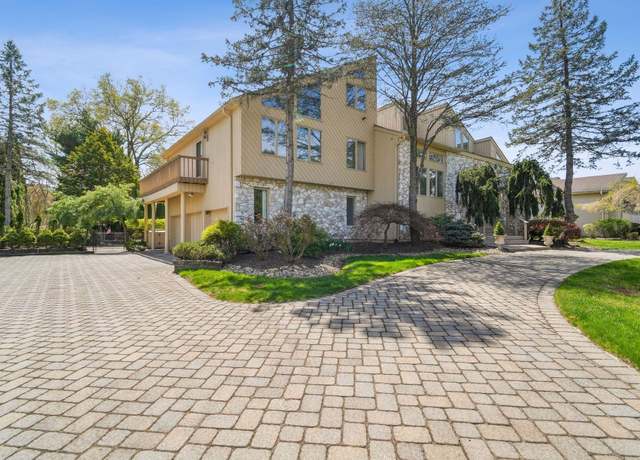 Property at 17 Lady Godiva Way, New City, NY 10956, 5 beds, 4.5 baths