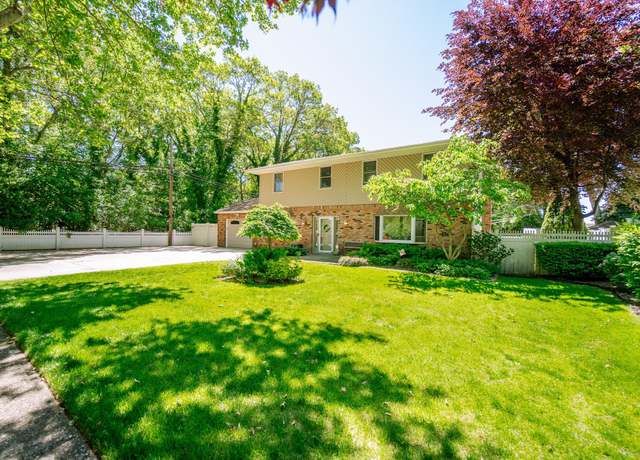 Property at 4 Charter Ln, Smithtown, NY 11787, 5 beds, 2.5 baths