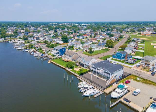 Property at 390 E Shore Rd, Lindenhurst, NY 11757, 5 beds, 3.5 baths