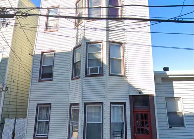 Property at 5 Mulberry St, Yonkers, NY 10701, 11 beds, 3 baths