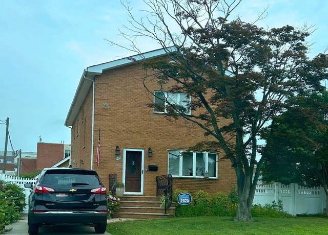 Property at 33 Nassau Pkwy, Oceanside, NY 11572, 4 beds, 2 baths