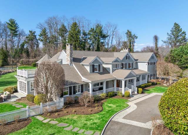 Property at 32 Wawapek Rd, Cold Spring Harbor, NY 11724, 6 beds, 4.5 baths
