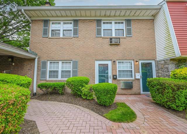 Property at 42 Springwood Dr, North Babylon, NY 11703, 1 bed, 1 bath