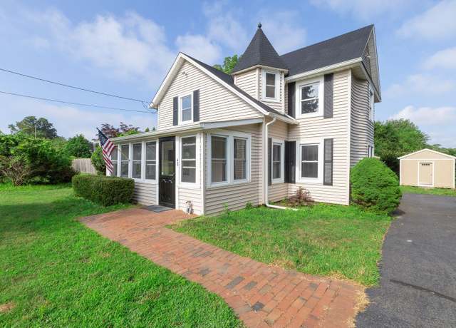 Property at 48 Senix Ave, Center Moriches, NY 11934, 3 beds, 2 baths