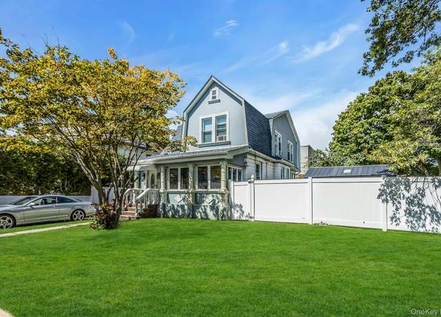 Property at 28 Lexington Ave, Freeport, NY 11520, 3 beds, 2.5 baths