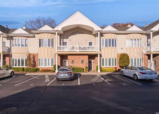Property at 6 Sarah Ct #6, Amityville, NY 11701, 2 beds, 2 baths