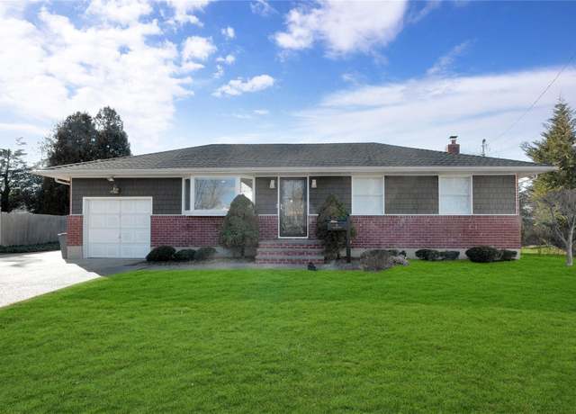 Property at 9 Diellen Ct, Commack, NY 11725, 3 beds, 2 baths