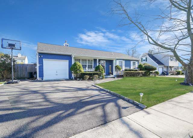 Property at 35 Okane St, Central Islip, NY 11722, 5 beds, 2 baths