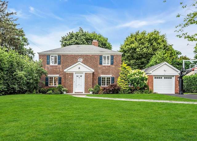 Property at 63 Hilltop Dr, Manhasset, NY 11030, 3 beds, 1.5 baths