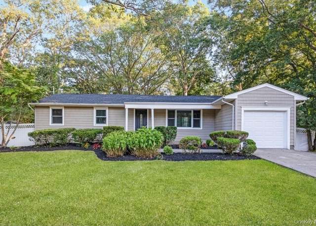Property at 4030 Express Dr S, Ronkonkoma, NY 11779, 6 beds, 3 baths